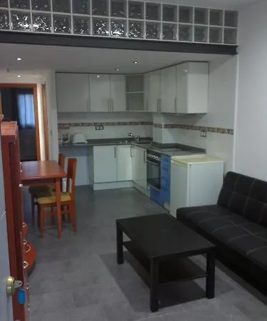 Livingirona Appartement *